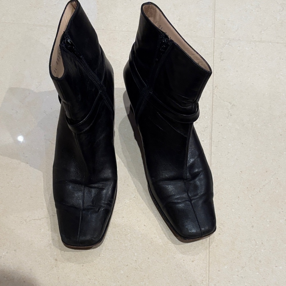 Salvatore Ferragamo Parade Nero black nappa leather ankle boot. Size 8
